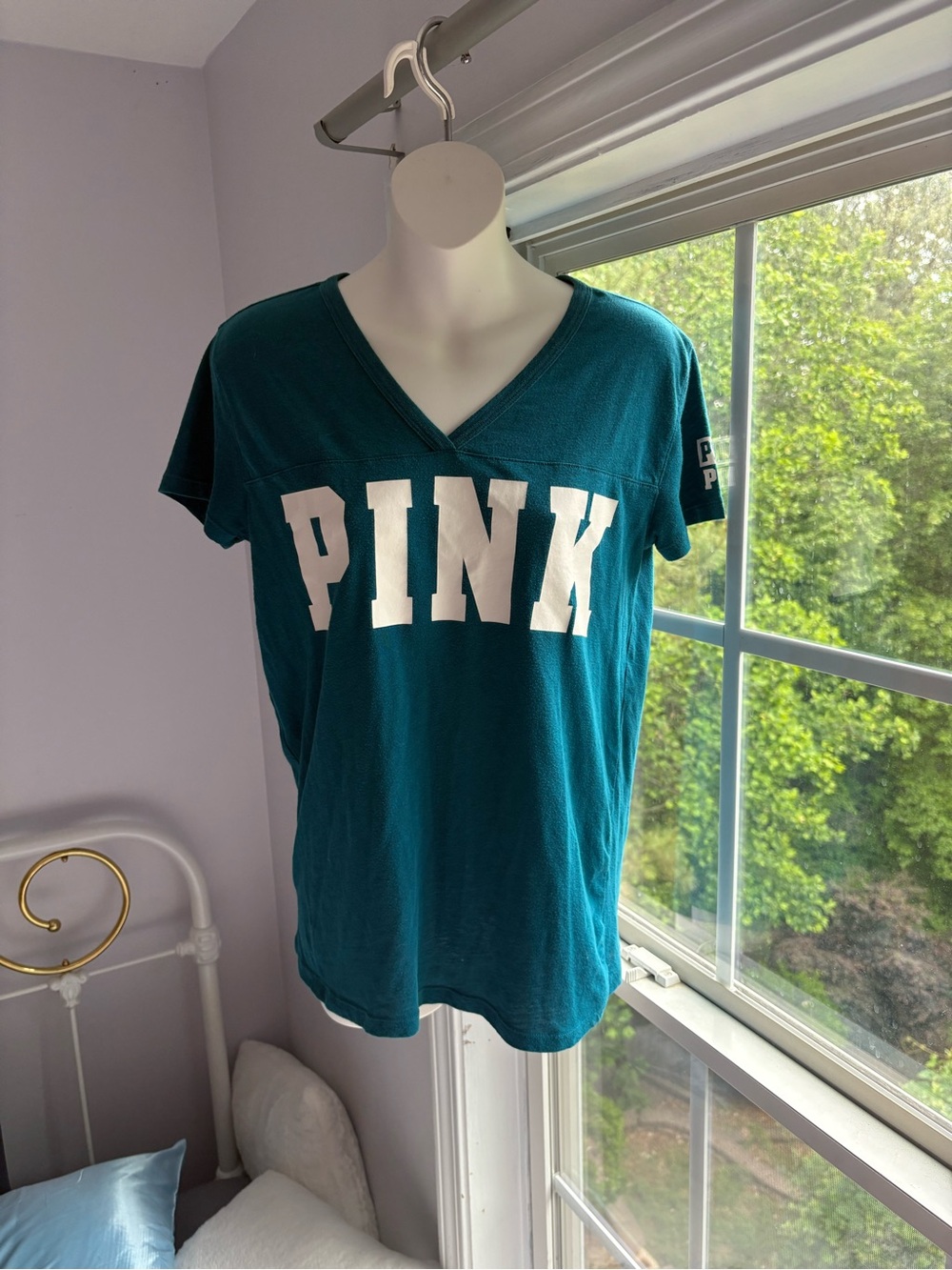 Y2K Victoria’s Secret PINK V-neck tee in dark turquoise & white